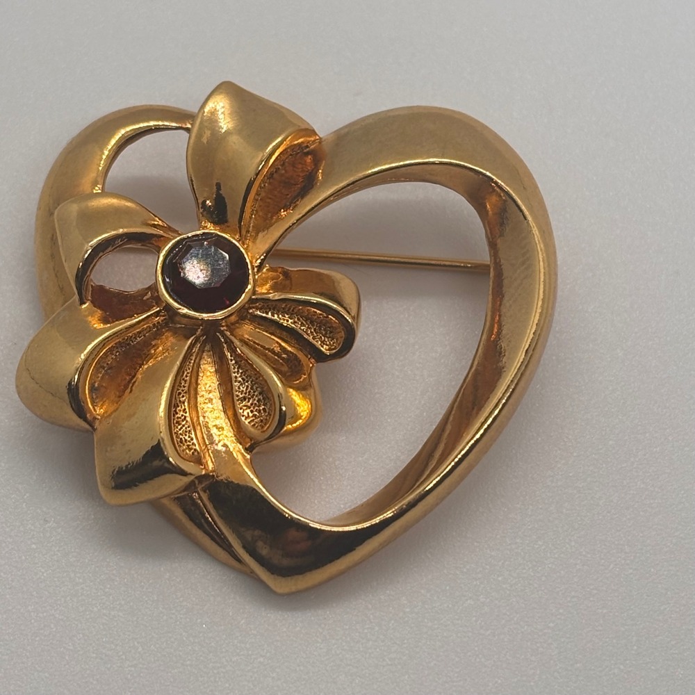 Avon‎ Heart Gold Tone Bow Gem Brooch Pin Women Jewelry Accessory Gift